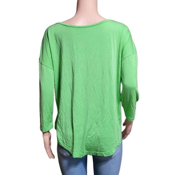 3/$20.crew neck 3/4 sleeve asymmetric lime green blouse M - Picture 3 of 4